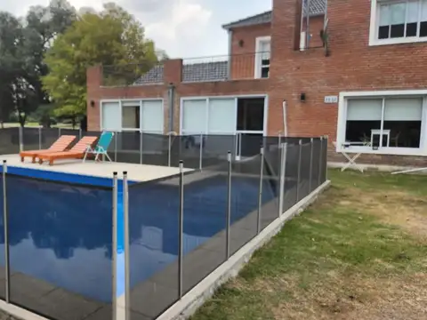 Chalet sobre golf. Escucho  oferta de contado