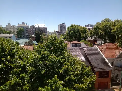 Depto 2 amb. A dos cuadras de Av Maipú y  Gob Ugarte. Centro de olivos.