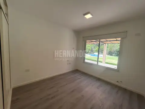 CHALET 5 AMBIENTES, PARQUE, PISCINA, GALERIA Y PARRILA