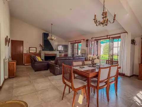 VENTA CASA 4 DORMITORIOS, PROXIMO RAMBLA, MERCEDES