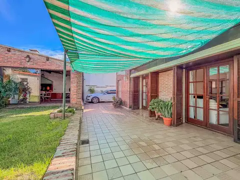 Casa 5 ambientes con 2 baños
