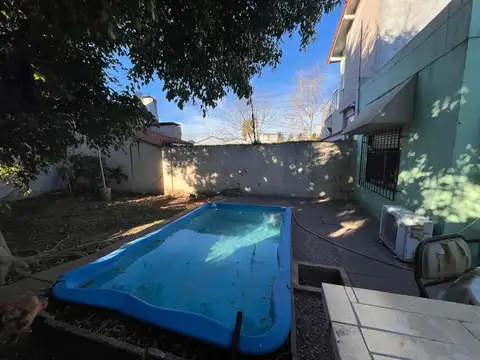 CASA  5 AMBIENTES VENTA CASTELAR