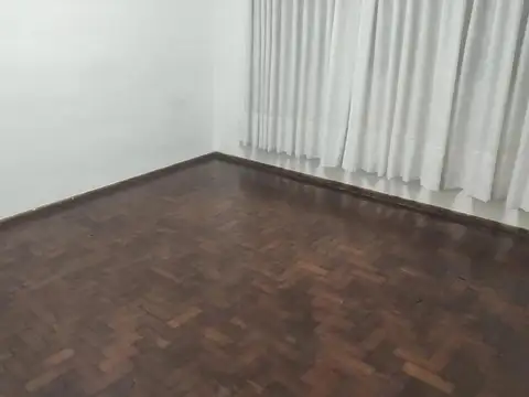 Casa en alquiler / apto oficinas.