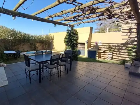 Balcarce y Remedios Escalada 100