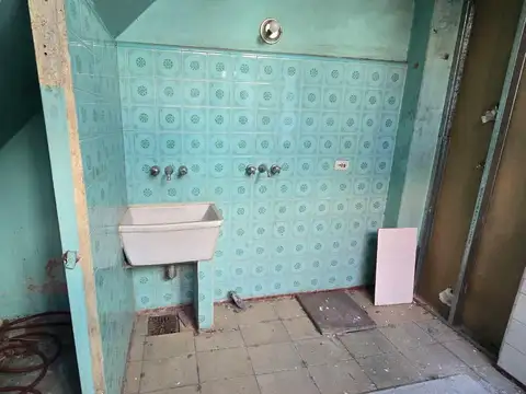 casa en flores, a reciclar, terraza, patio, lote propio, paternal, caballito, floresta