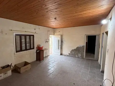 Casa 6 ambientes con 1 baño