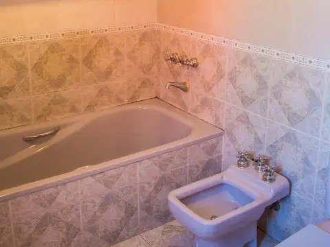 Casa en alquiler La Paz y Francia-  Tres dormitorios- Barrio Parque- Rosario