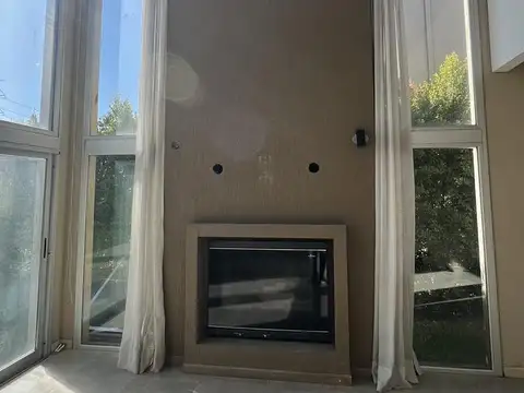 Casa en Venta con 4 cocheras