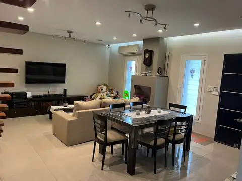 Depto Tipo Casa en Venta en Castelar Norte, USD 220.000