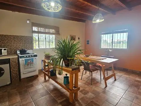 CASA EN VENTA CON PILETA EL ENCON 2 DORMITORIOS