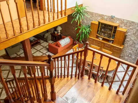 Casa 6 ambientes con 3 baños