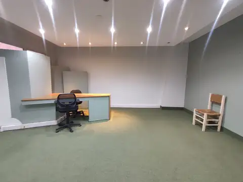 Oficina 3 ambientes con 4 baños