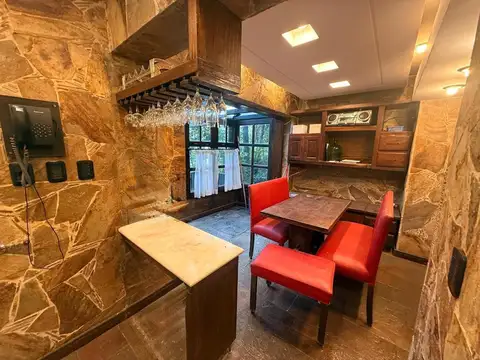 Casa en Venta con 9 cocheras