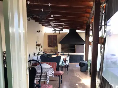 Casa 7 ambientes con 3 baños