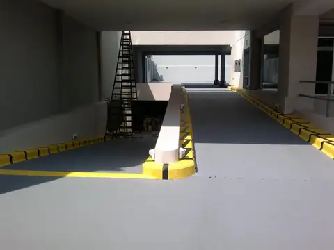 Edificio en block - 51 cocheras- Categoria- Olivos