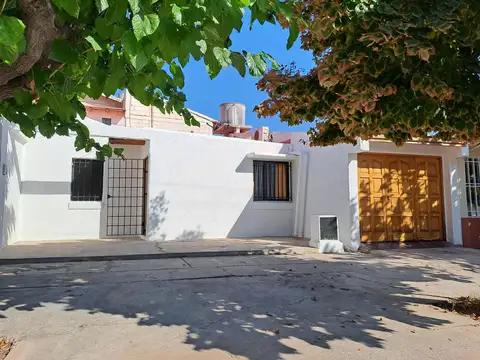 Casa en Venta - 5 dormitorios, 2 baños, excelente estado - MAIPU