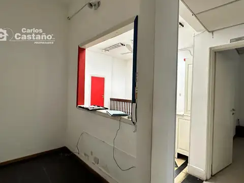 Gran Oficina/Local en PA, 7 Amb. Sobre Av. Maipú