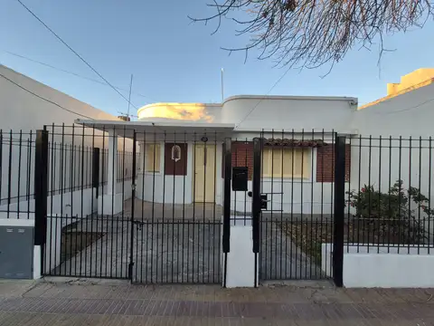 ALQUILO CASA DOS AMB MERLO CENTRO
