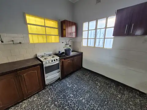 ALQUILO CASA DOS AMB MERLO CENTRO