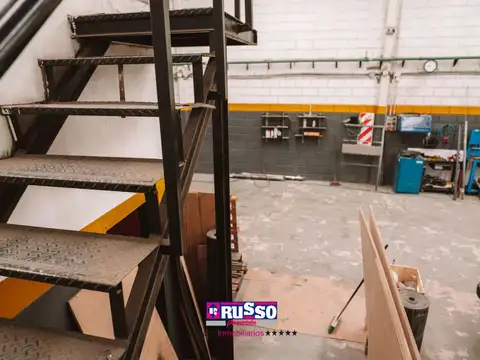 Galpon en Venta 30  mts Fondo