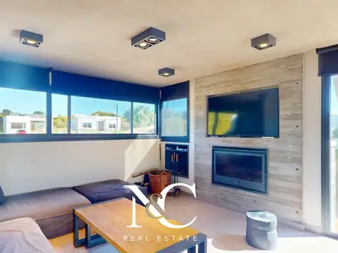 Casa 4 ambientes con 2 baños