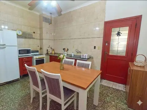 Casa 4 ambientes con 2 baños