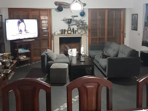 Casa en Venta con 3 cocheras
