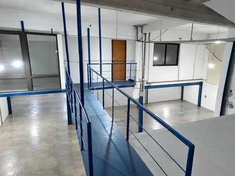 GALPON CON OFICINAS Y LOCAL COMERCIAL
