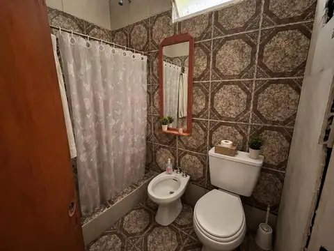 Casa 4 ambientes con 1 baño