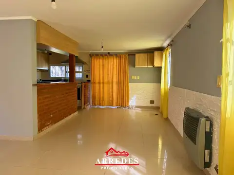 Casa 4 ambientes con 2 baños