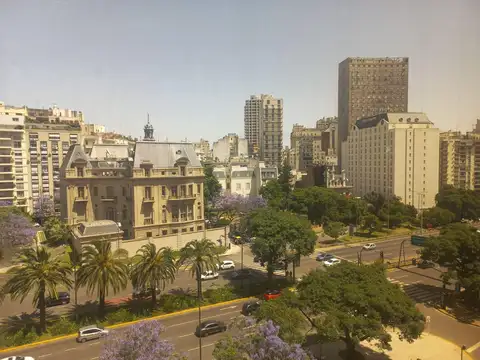 Oficina en Alquiler con 2 cocheras