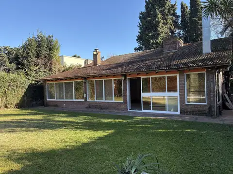Casa en Alquiler con 6 cocheras
