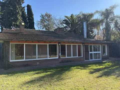 Casa 6 ambientes con 2 baños