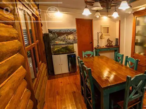 CASA QUINTA EN VENTA EN ABASTO, ESTILO CABAÑA CON HERMOSA PISCINA !!