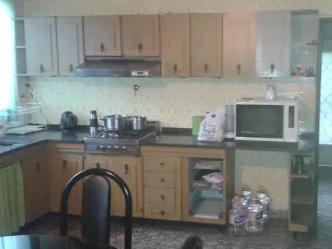 Casa 4 ambientes con 1 baño