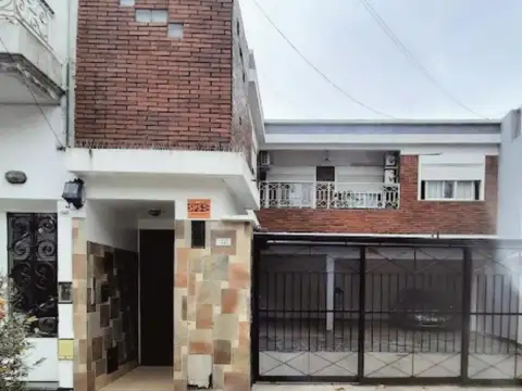 PH 3 ambientes 1er piso con patio y parrilla venta