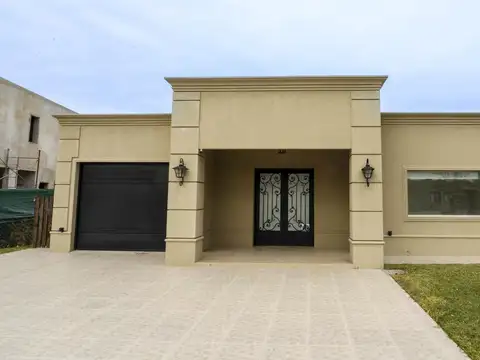 Casa en Venta 5 ambientes con pileta Barrio El Trebol Al Golf Haras Santa María G.B.A Zona Norte