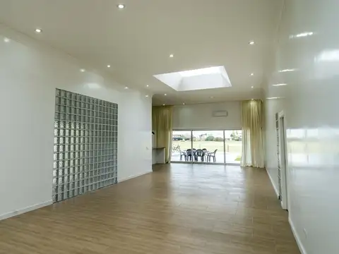 Casa en Venta con 6 cocheras