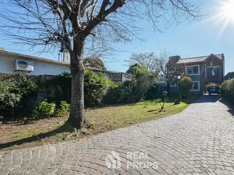 Venta de Casa de 4 ambientes con garaje y parque en Berazategui. APTA CREDITO HIPOTECARIO!