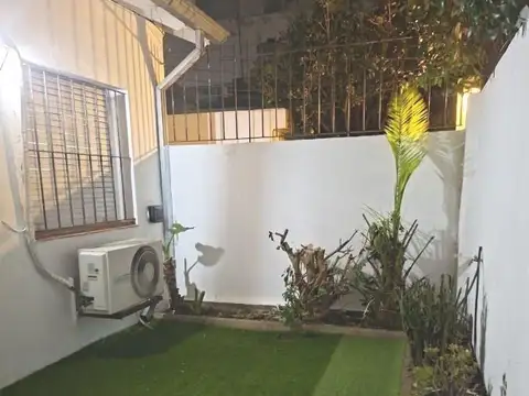 Martínez - PH PLanta baja con 3 Patios y Cochera!