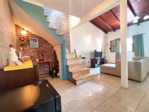 Casa 7 ambientes con 2 baños
