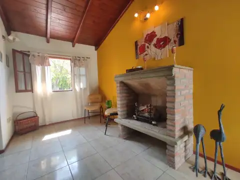 Casa en Venta con 2 cocheras