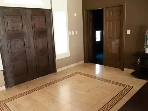 Casa en Venta con 9 cocheras