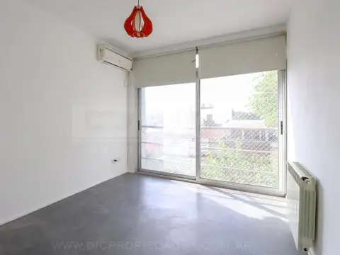 Departamento en Venta en San Isidro Vías / Rolon, USD 155.000