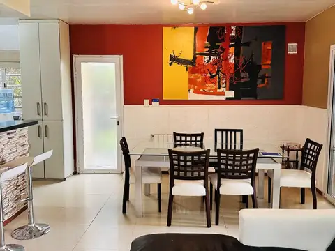 Casa 6 ambientes con 5 baños