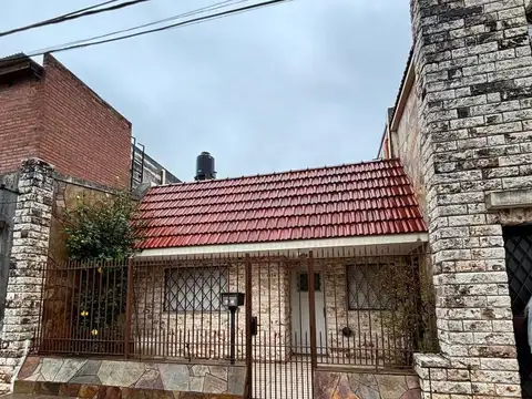 CASA 2 DORMITORIOS MAS COMODIN - AZCUENAGA