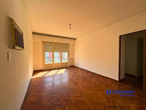 3 amb. super luminosos en buen estado, a metros de Av. Independencia