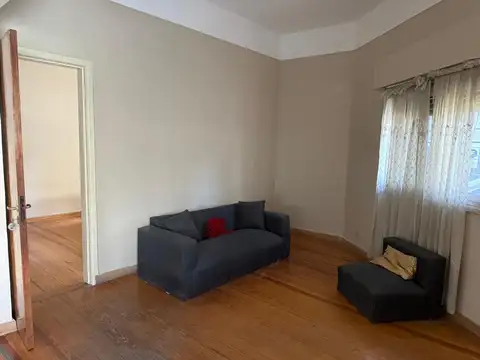 AMPLIA CASA EN 2 PLANTAS USO RESIDENCIAL O COMERCIAL