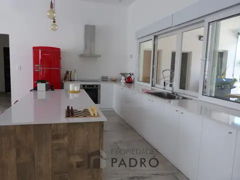 Casa 6 ambientes con 3 baños