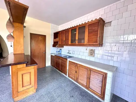 Casa 6 ambientes con 3 baños
